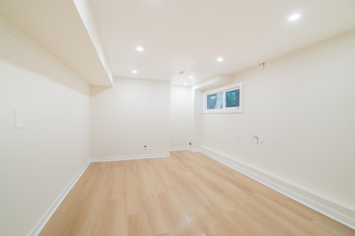 1139 Heritage Boulevard, North Vancouver, BC - Indoor Photo Showing Other Room