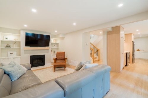 1139 Heritage Boulevard, North Vancouver, BC - Indoor Photo Showing Living Room With Fireplace