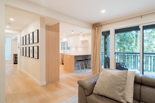 1139 Heritage Boulevard, North Vancouver, BC - Indoor Photo Showing Living Room
