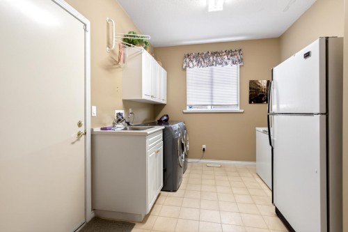 1437 Lambert Way, Coquitlam, BC - Indoor Photo Showing Laundry Room