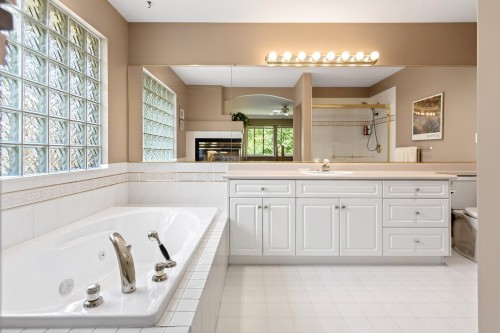 1437 Lambert Way, Coquitlam, BC - Indoor Photo Showing Bathroom