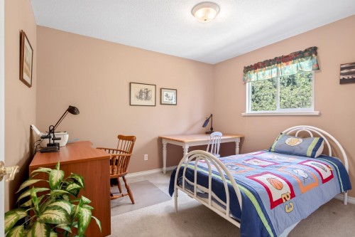 1437 Lambert Way, Coquitlam, BC - Indoor Photo Showing Bedroom