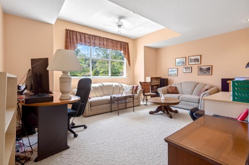 1437 Lambert Way, Coquitlam, BC - Indoor Photo Showing Other Room