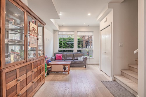 7903 Oak Street, Vancouver, BC - Indoor
