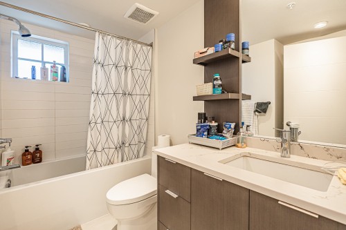 7903 Oak Street, Vancouver, BC - Indoor Photo Showing Bathroom