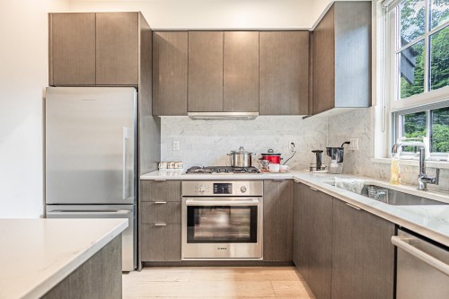7903 Oak Street, Vancouver, BC - Indoor Photo Showing Kitchen With Upgraded Kitchen
