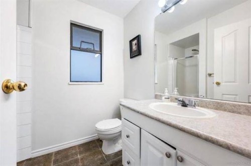 2628 Mclaughlin Court, Coquitlam, BC - Indoor Photo Showing Bathroom