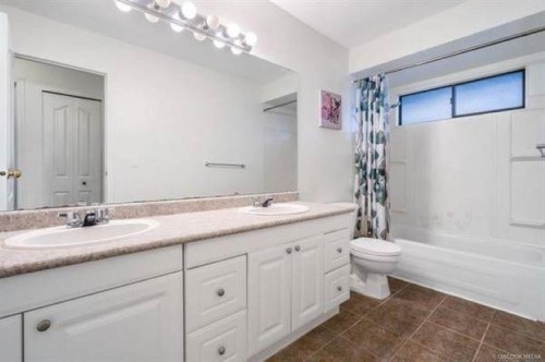 2628 Mclaughlin Court, Coquitlam, BC - Indoor Photo Showing Bathroom