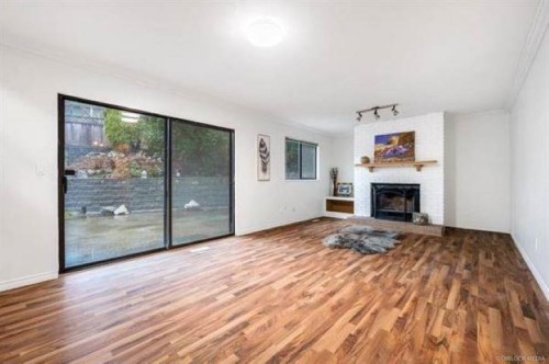 2628 Mclaughlin Court, Coquitlam, BC - Indoor Photo Showing Living Room With Fireplace