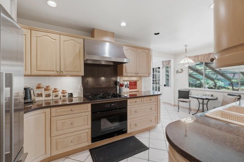 2727 36Th Avenue W, Vancouver, BC - Indoor Photo Showing Kitchen