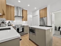 511-7599 15 Street Burnaby, BC V3N 0H9