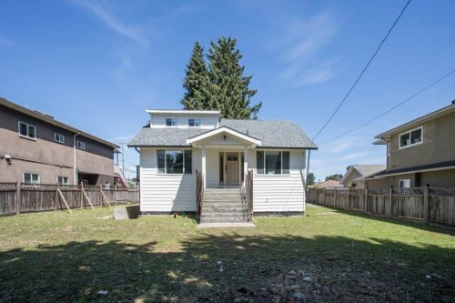 7520 Canada Way, Burnaby, BC - Outdoor