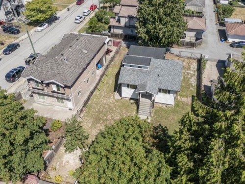 7520 Canada Way, Burnaby, BC - Outdoor