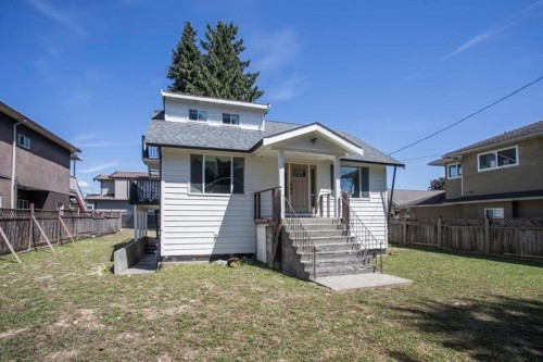 7520 Canada Way, Burnaby, BC - Outdoor