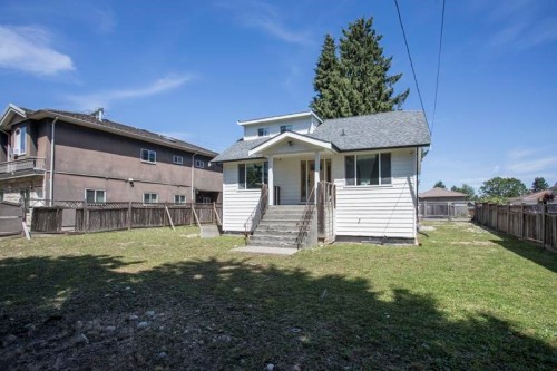 7520 Canada Way, Burnaby, BC - Outdoor