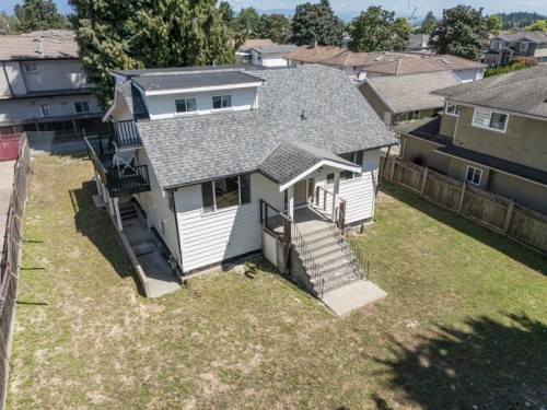 7520 Canada Way, Burnaby, BC - Outdoor