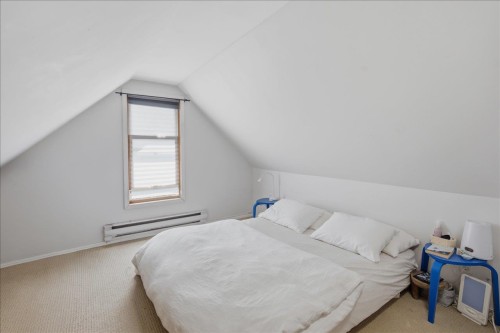 761 15Th Avenue E, Vancouver, BC - Indoor Photo Showing Bedroom