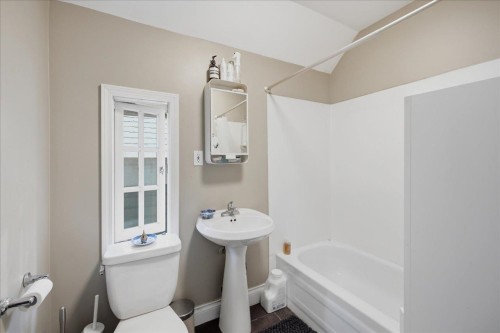 761 15Th Avenue E, Vancouver, BC - Indoor Photo Showing Bathroom