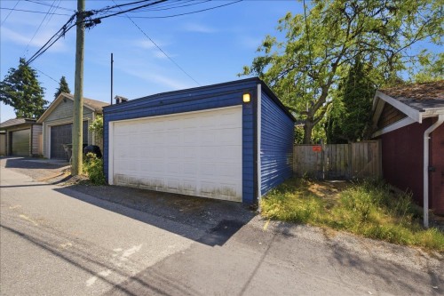 761 15Th Avenue E, Vancouver, BC - Outdoor