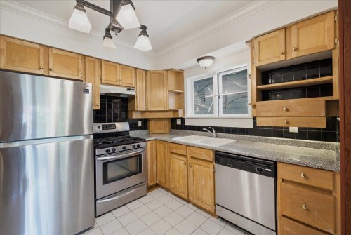 761 15Th Avenue E, Vancouver, BC - Indoor Photo Showing Kitchen