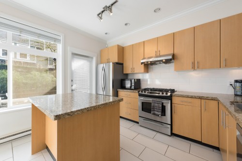 319 59Th Avenue W, Vancouver, BC - Indoor Photo Showing Kitchen
