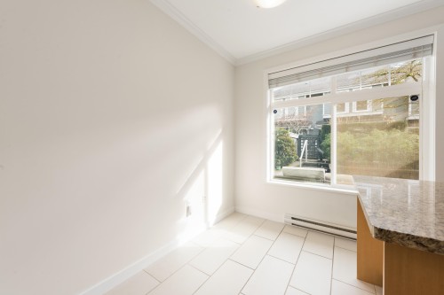 319 59Th Avenue W, Vancouver, BC - Indoor Photo Showing Other Room