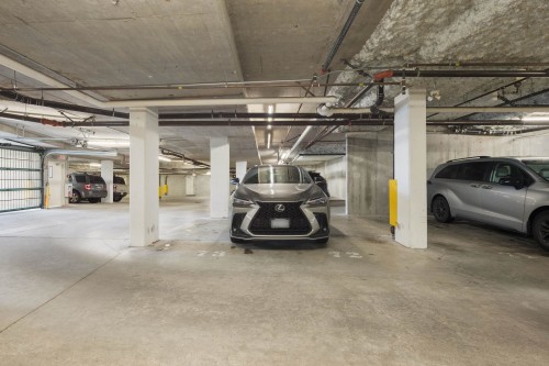 319 59Th Avenue W, Vancouver, BC - Indoor Photo Showing Garage