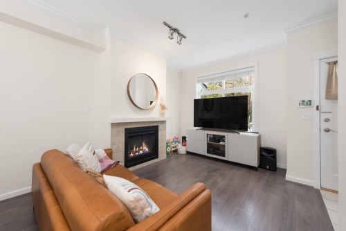 319 59Th Avenue W, Vancouver, BC - Indoor Photo Showing Living Room With Fireplace
