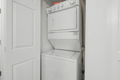 117-1702 56 Street, Delta, BC - Indoor Photo Showing Laundry Room