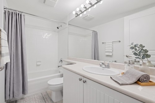 117-1702 56 Street, Delta, BC - Indoor Photo Showing Bathroom