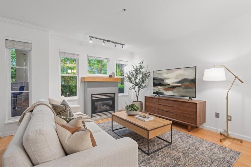 117-1702 56 Street, Delta, BC - Indoor Photo Showing Living Room With Fireplace