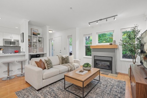 117-1702 56 Street, Delta, BC - Indoor Photo Showing Living Room With Fireplace