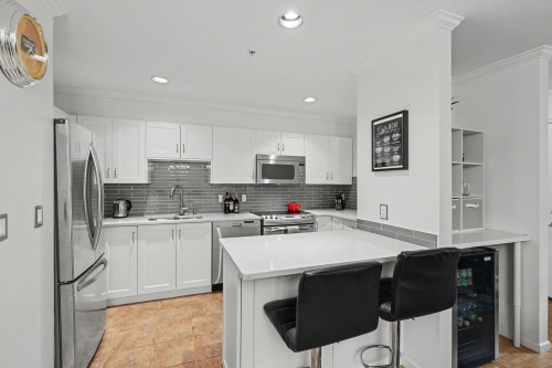117-1702 56 Street, Delta, BC - Indoor Photo Showing Kitchen With Upgraded Kitchen