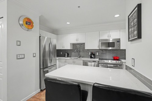 117-1702 56 Street, Delta, BC - Indoor Photo Showing Kitchen