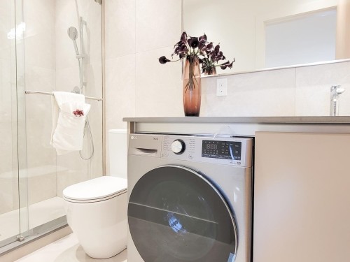 2141 Jefferson Avenue, West Vancouver, BC - Indoor Photo Showing Laundry Room