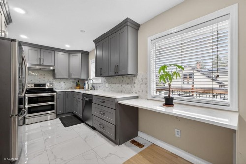 Upper-22939 128 Avenue, Maple Ridge, BC - Indoor Photo Showing Kitchen With Upgraded Kitchen
