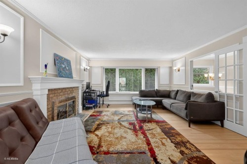 Upper-22939 128 Avenue, Maple Ridge, BC - Indoor Photo Showing Living Room With Fireplace