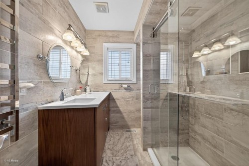 Upper-22939 128 Avenue, Maple Ridge, BC - Indoor Photo Showing Bathroom
