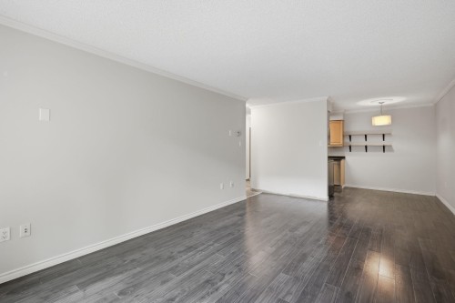 210-466 Eighth Avenue E, New Westminster, BC - Indoor Photo Showing Other Room