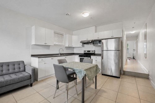 3795 Fleming Street, Vancouver, BC - Indoor Photo Showing Kitchen
