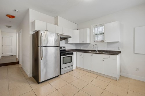 3795 Fleming Street, Vancouver, BC - Indoor Photo Showing Kitchen