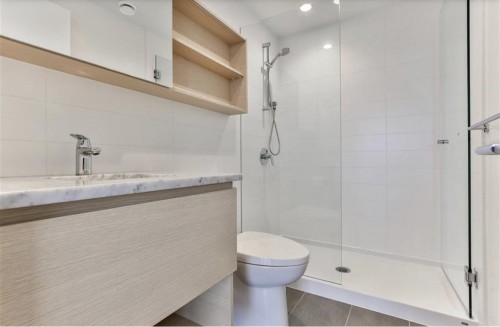 2802-657 Whiting Way, Coquitlam, BC - Indoor Photo Showing Bathroom