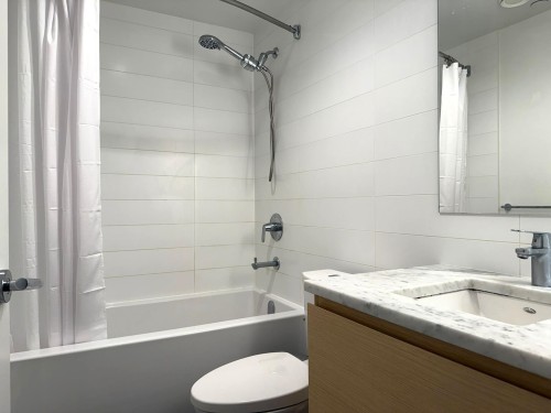 2802-657 Whiting Way, Coquitlam, BC - Indoor Photo Showing Bathroom