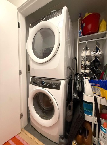 2802-657 Whiting Way, Coquitlam, BC - Indoor Photo Showing Laundry Room