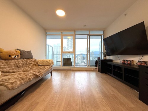 2802-657 Whiting Way, Coquitlam, BC - Indoor Photo Showing Living Room