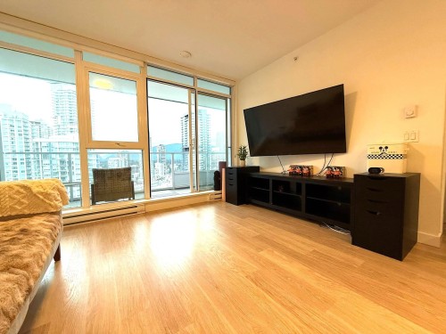2802-657 Whiting Way, Coquitlam, BC - Indoor Photo Showing Living Room