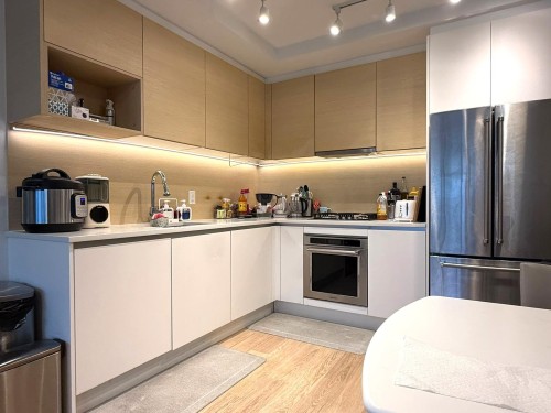 2802-657 Whiting Way, Coquitlam, BC - Indoor Photo Showing Kitchen