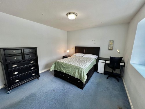 D-4864 Watling Street , Burnaby, BC V5W 2N6 3