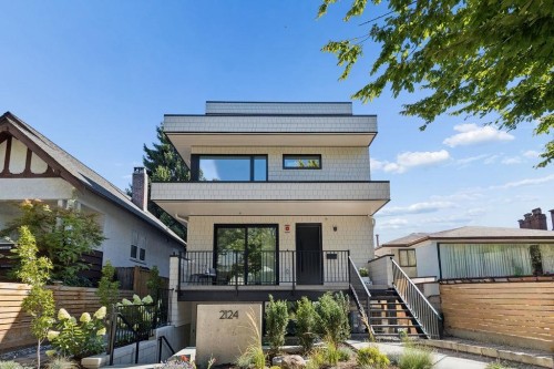 1-2124 8 Avenue E, Vancouver, BC - Outdoor