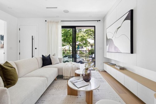 1-2124 8 Avenue E, Vancouver, BC - Indoor Photo Showing Living Room
